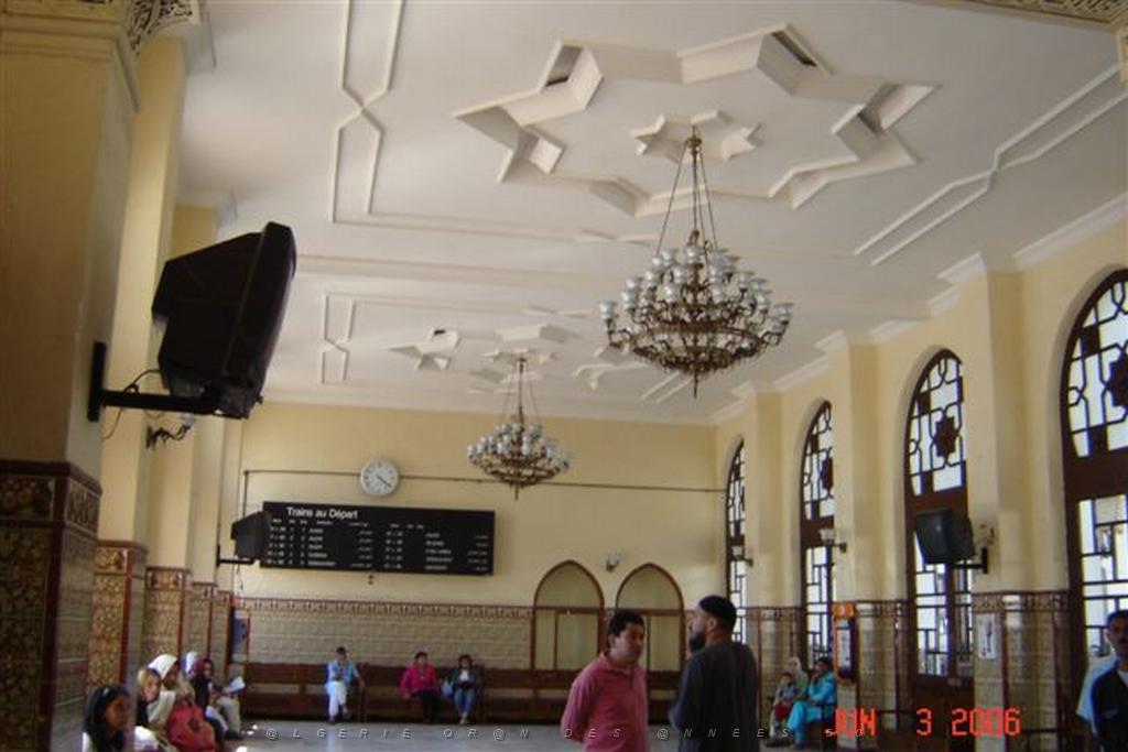 06 2006 ORAN LA GARE SALLE DES PAS PERDUS.jpg